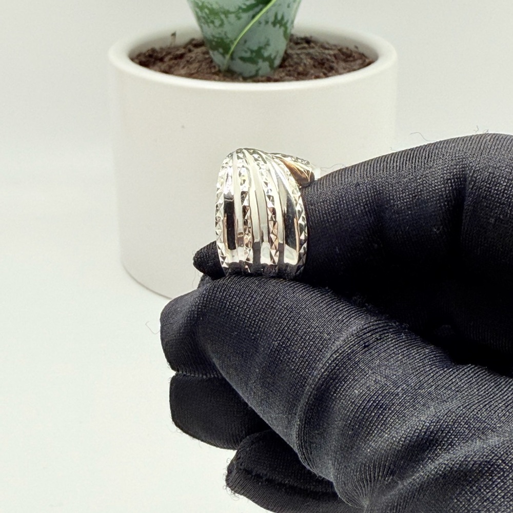 Silver Ring - Picture 4 of 11